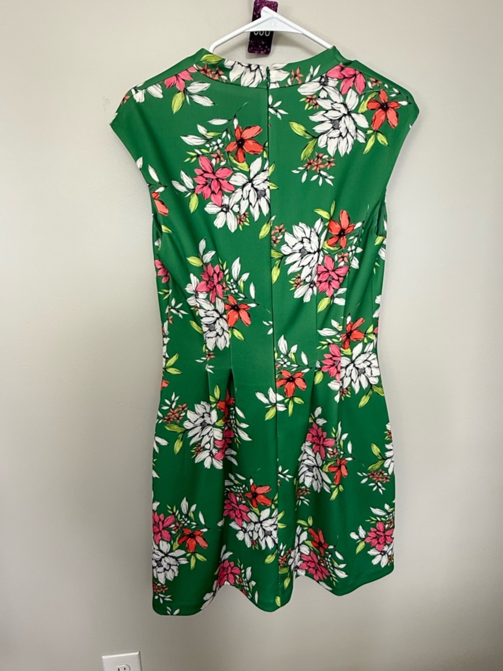 Vince Camuto Green Floral Dress with Pink Accents 069 - Picture 3 of 8